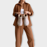 Sada s Knoflíky a Elegantní Linií pro Každý Styl Váš Outfit