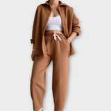 Sada s Knoflíky a Elegantní Linií pro Každý Styl Váš Outfit