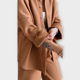 Sada s Knoflíky a Elegantní Linií pro Každý Styl Váš Outfit