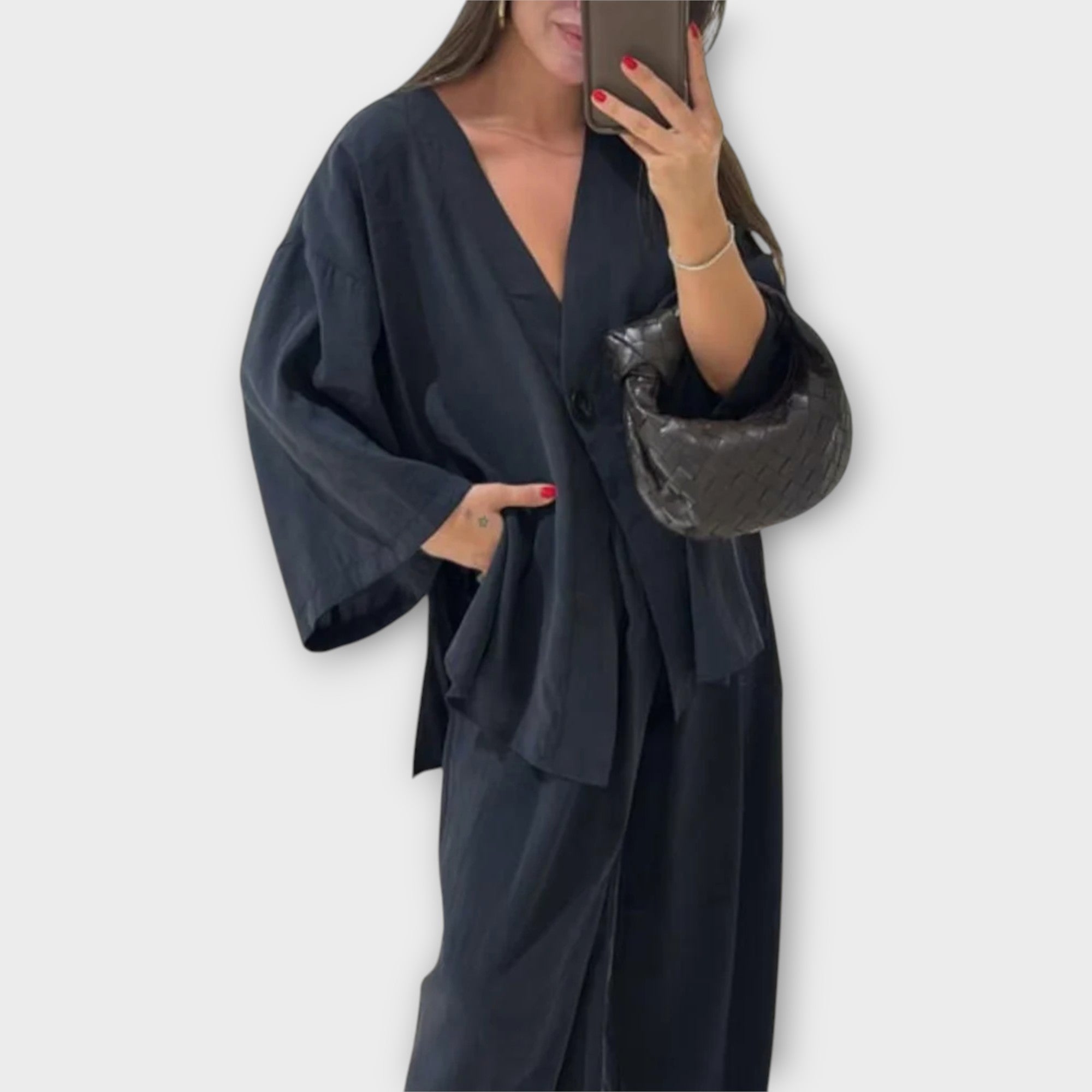 Set Kalhot a Volné Halenky s Minimalistickým Střihem