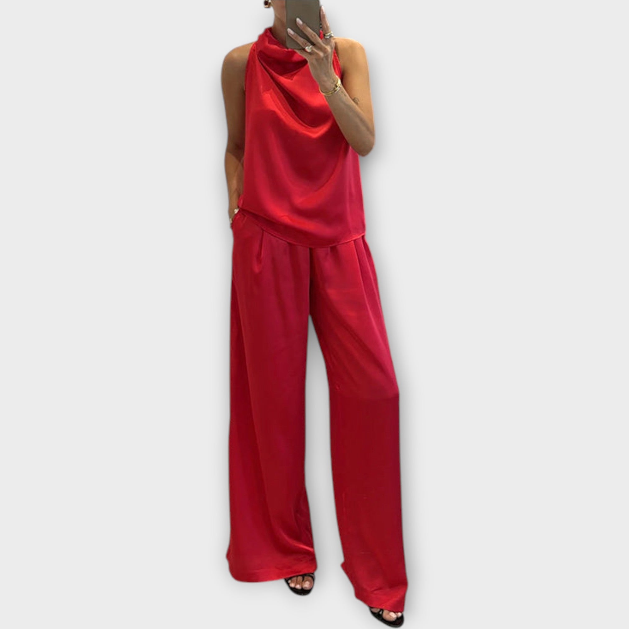 Elegantní Set S Blůzou A Kalhotami Pro Nadčasový Vzhled