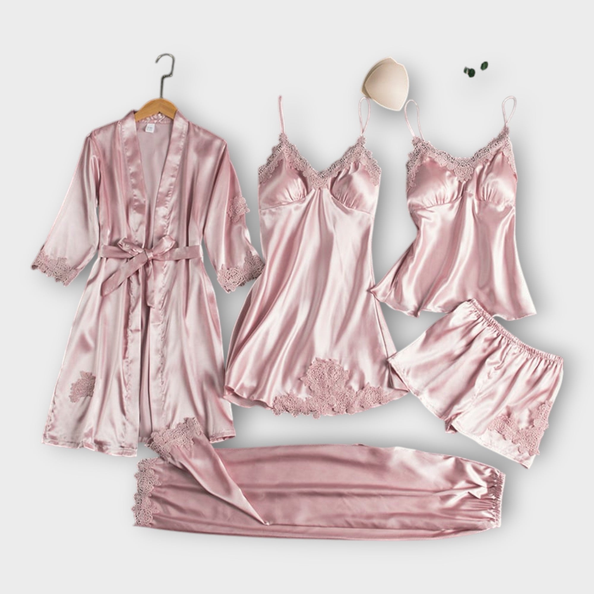Saténový Luxusní Set Nočních Šatů Županu S Jemnou Estetikou