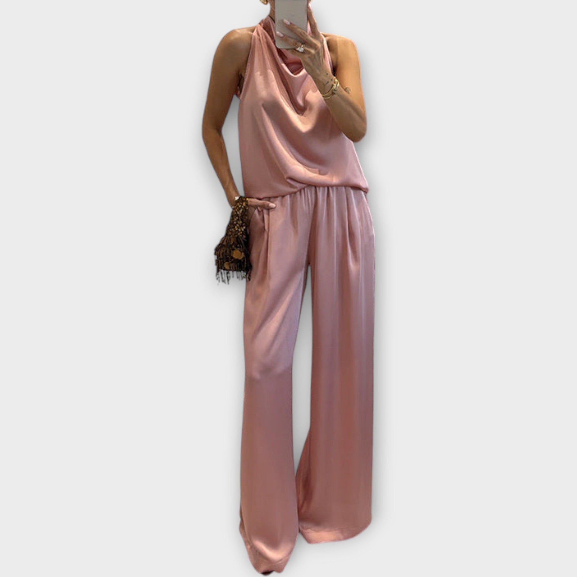 Elegantní Set S Blůzou A Kalhotami Pro Nadčasový Vzhled