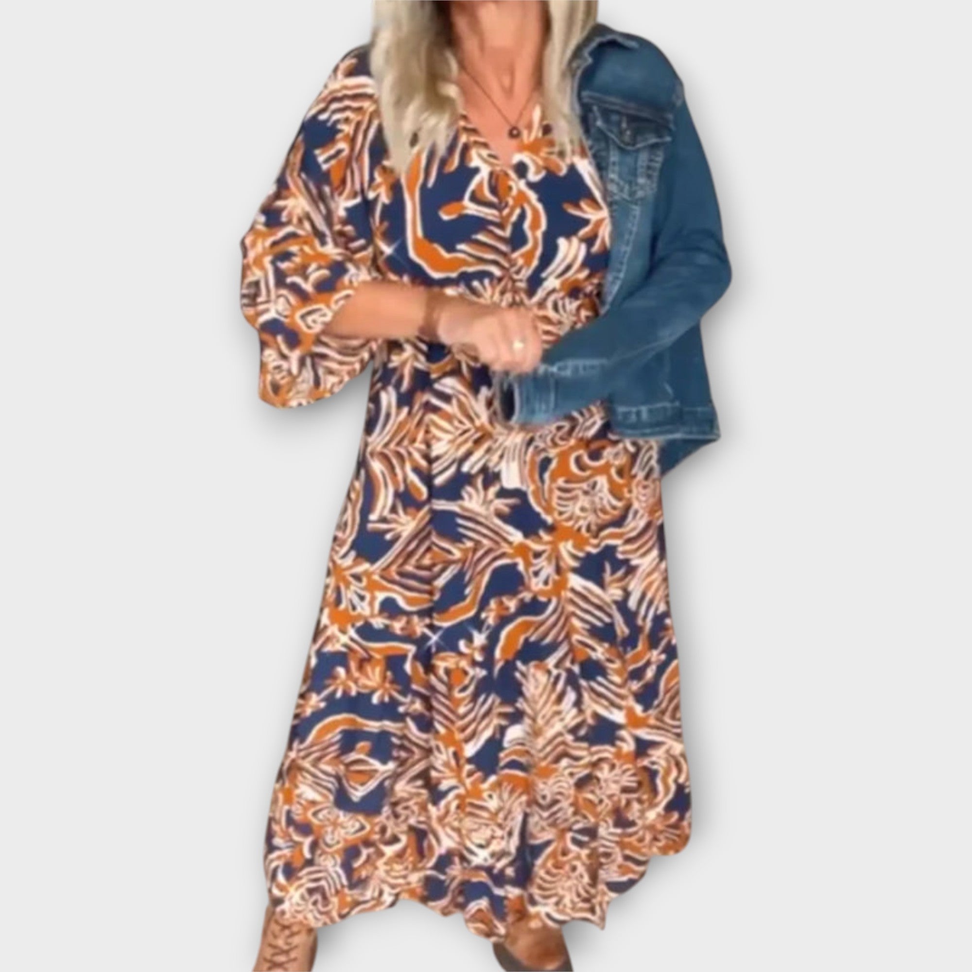 Dlouhé Šaty s Impozantním Vzorem Pro Elegantní Vzhled