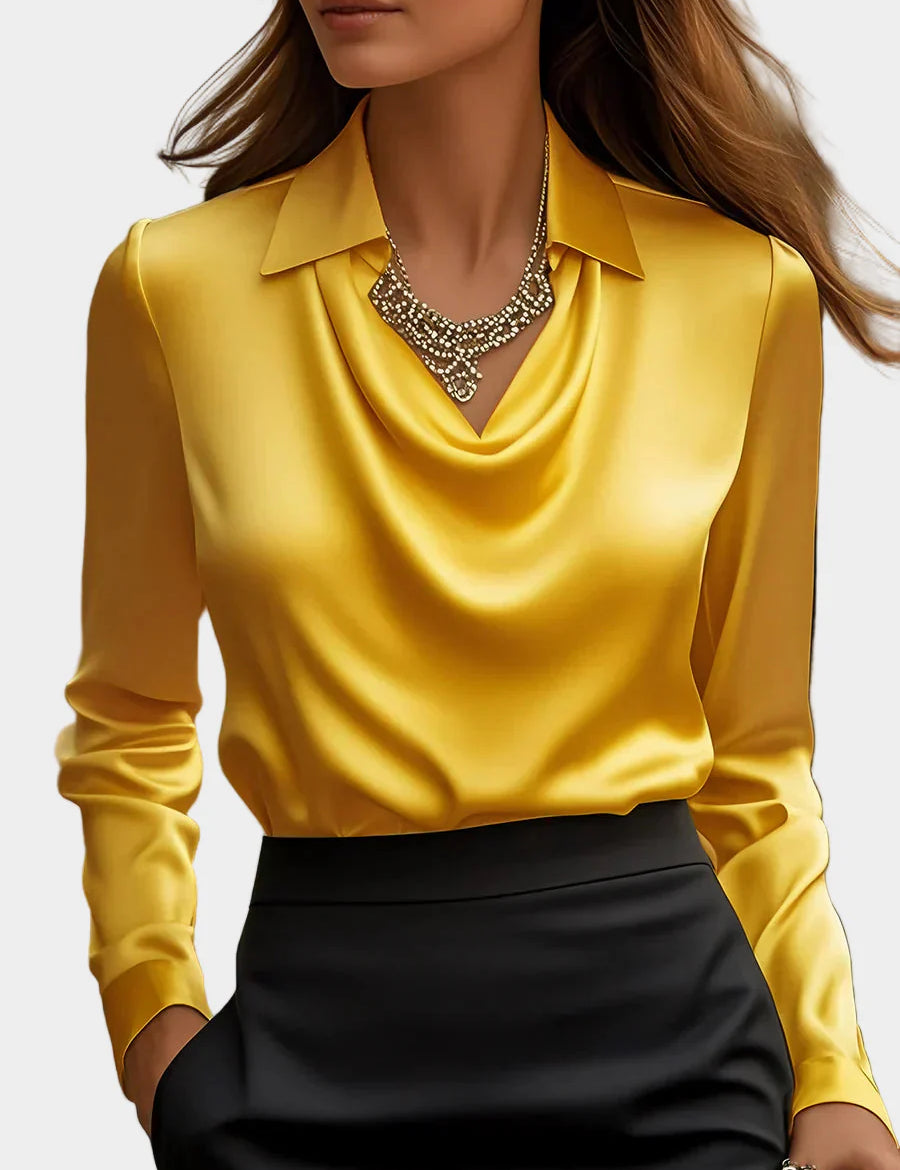 Elegantní Bílá Saténová Blůza Se Drapovaným Dekoltem