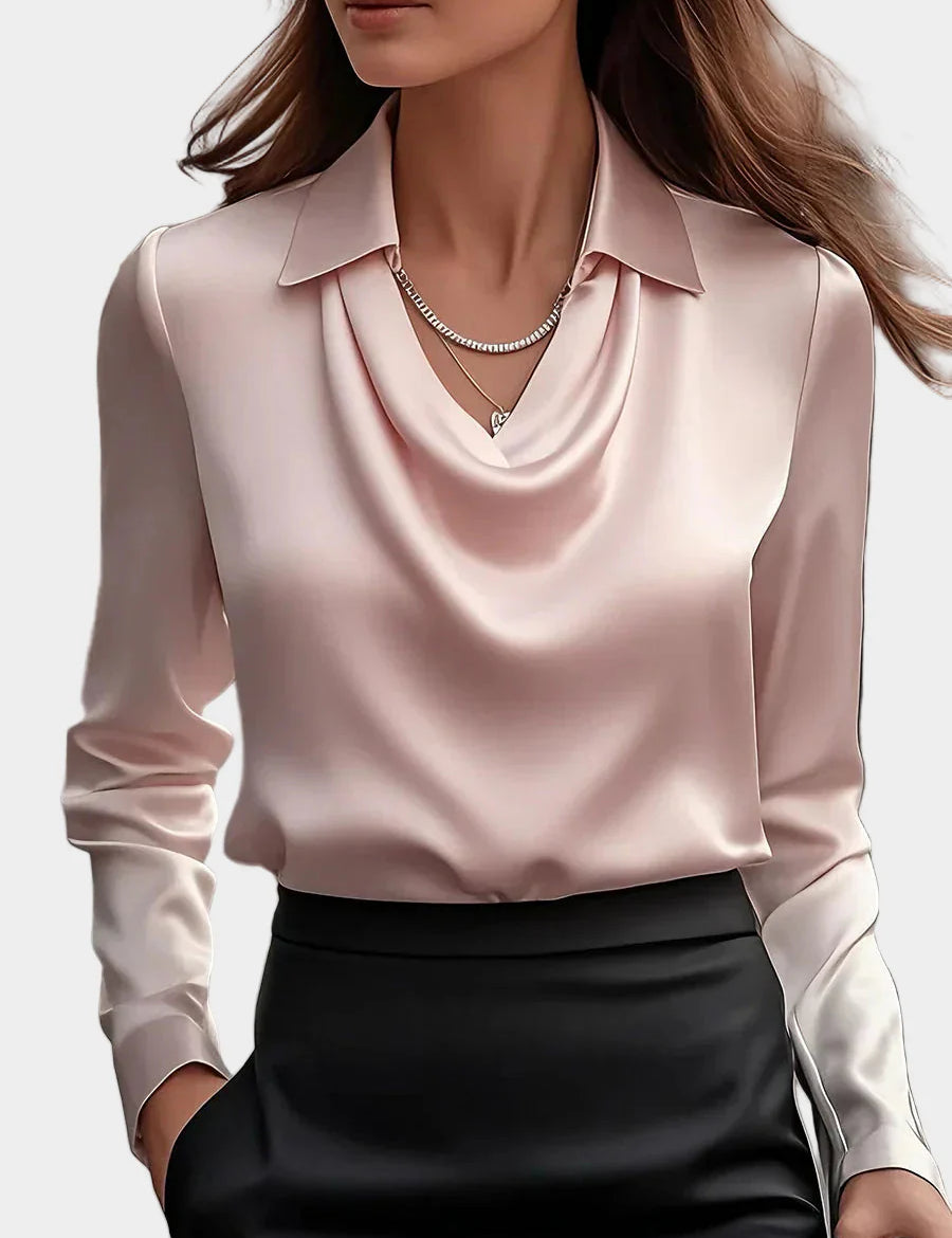 Elegantní Bílá Saténová Blůza Se Drapovaným Dekoltem