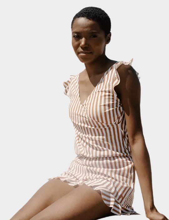 Elegantní Plavky S Volány A Oporou Prsou Se Vázaným Pásem