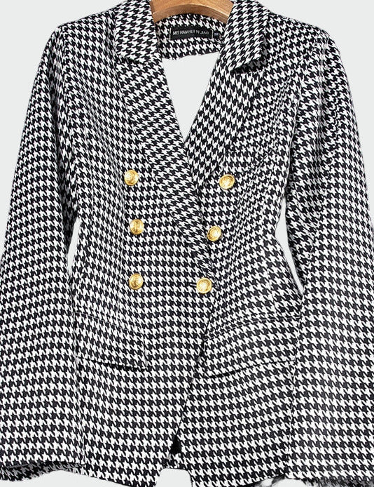 Elegantní Sako Klasického Střihu s Klopovým Límem Vyniká