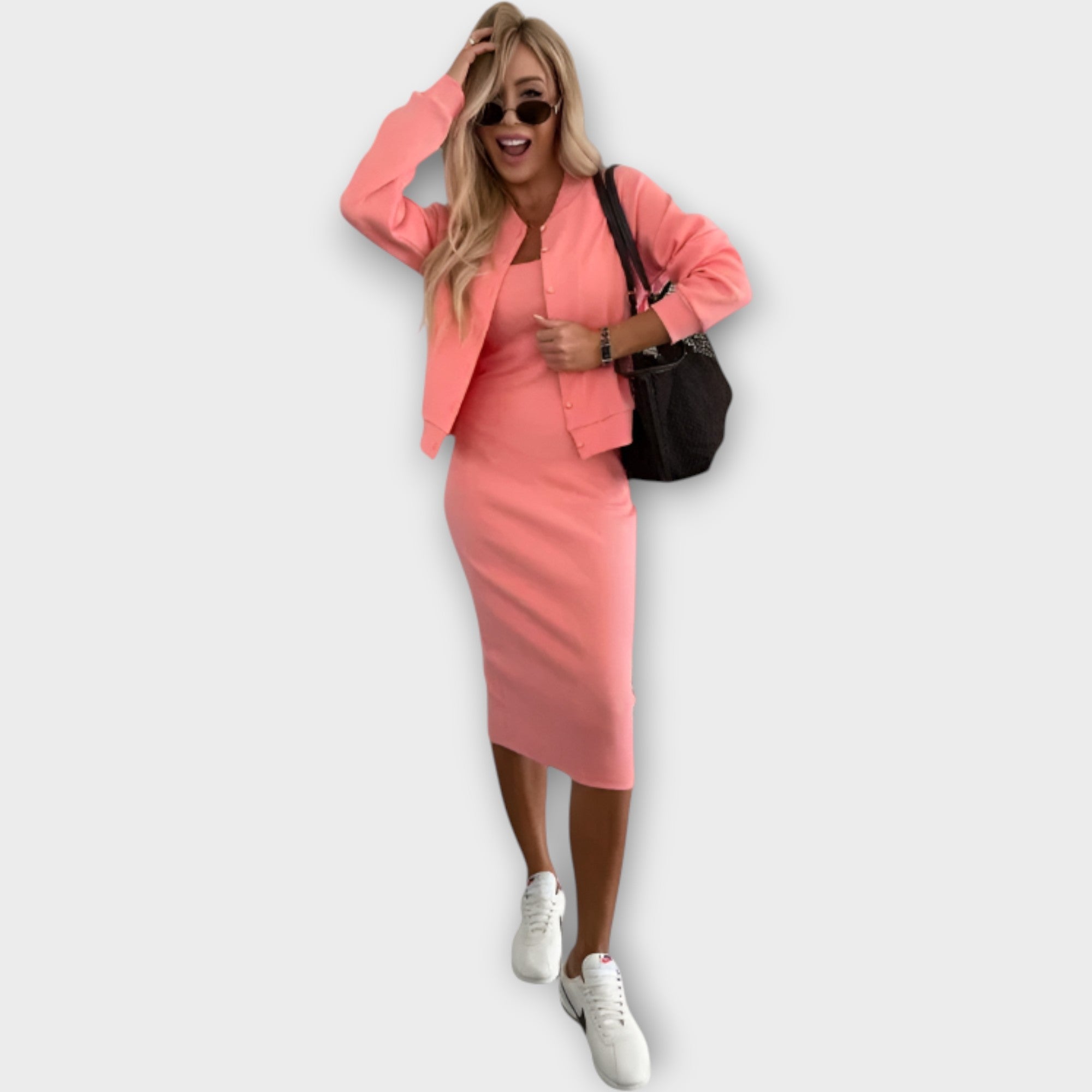 Dvoudílný Set Se Šaty A Sakem Pro Profesionální A Elegantní