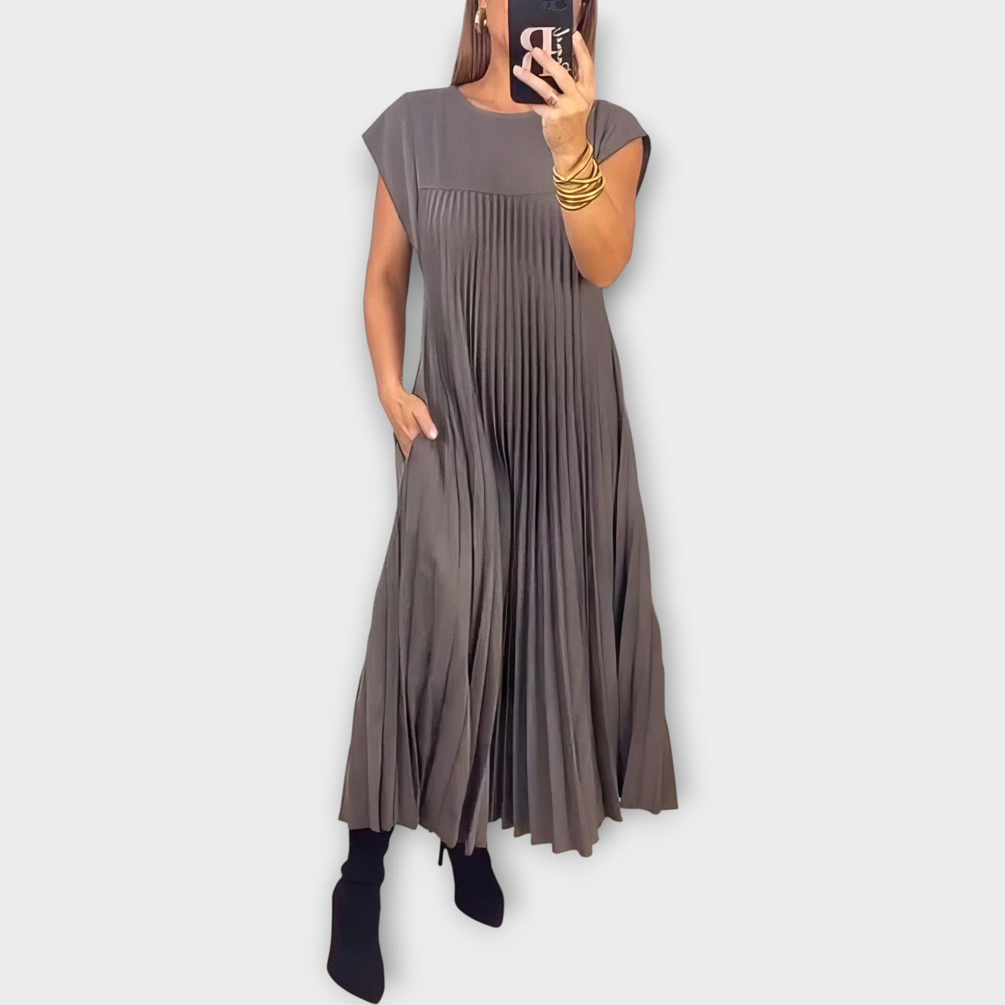 Plisované Šaty S Elegantní Jednoduchostí Pro Každý Den
